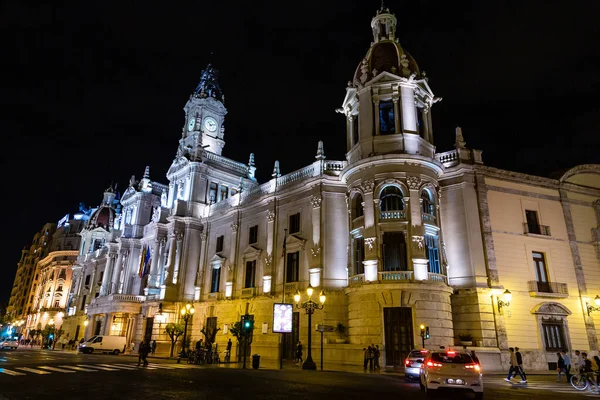 İspanya 'nın Valencia şehrinin farklı binaları ve caddelerinin manzarası