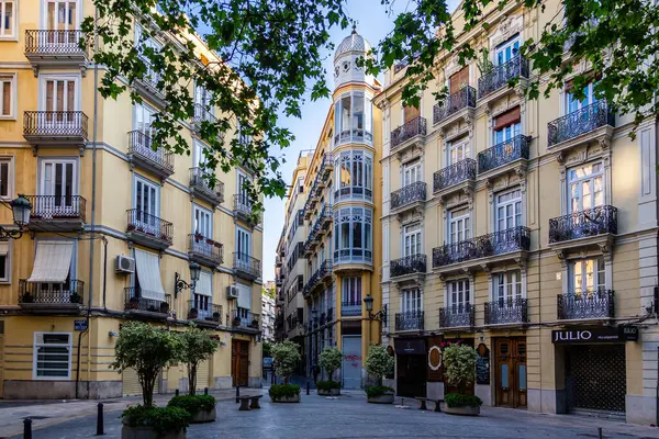 Pandangan Dari Bangunan Yang Berbeda Dan Jalan Jalan Kota Valencia — Stok Foto
