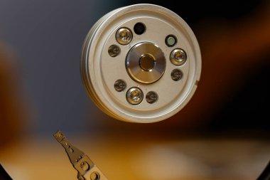 Bir bilgisayarın sabit diskinde göster