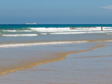 La Barrosa plajı, sular çekildiğinde, Sancti Petri, Chiclana de la Frontera, Cadiz, İspanya