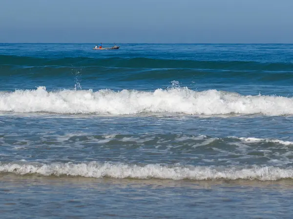 バルサビーチの波低潮位のサンティ ペトリカディススペイン — ストック写真