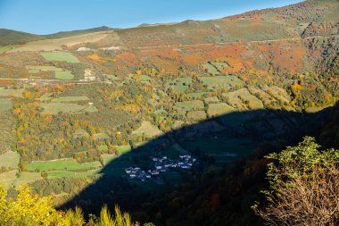 Leitariegos, Asturias, İspanya dağlarında sonbahar manzarası