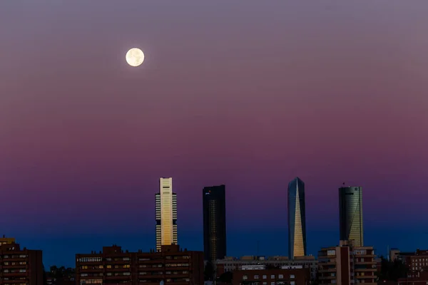 Full Moon Hiding Skyscrapers Skyline Madrid — Stock Photo, Image