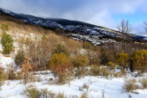 Något Snöig Väg Bergen Sierra Guadarrama Madrid — Stockfoto