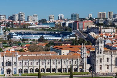 Lizbon, Portekiz - 30 Mart 2015: Jeronimos Manastırı, Lizbon, Portekiz 'de turizm merkezi