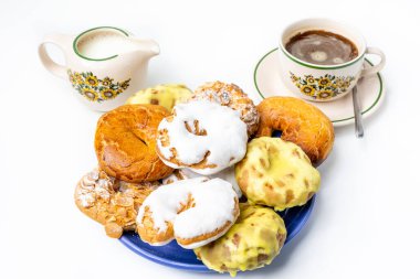 Rosquillas de San Isidro ya da rosquillas del santo, müşteriler günü için tipik Madrid tatlısıdır, 15 Mayıs.