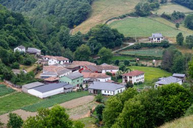 Leitariegos Vadisi, Asturias, İspanya, bahar başında