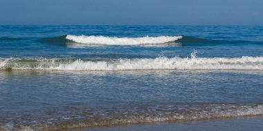 La Barrosa plajı, sular çekildiğinde, Sancti Petri, Chiclana de la Frontera, Cadiz, İspanya