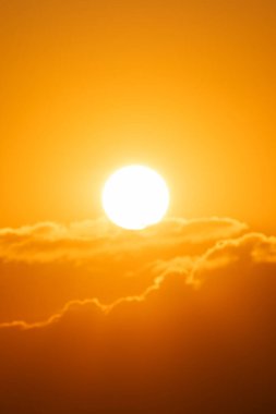 İspanya, Madrid 'in Carabanchel mahallesinde şafak söküyor.