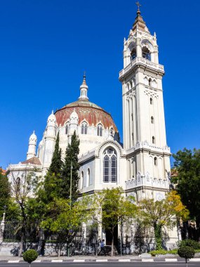 Madrid 'deki Alcala Caddesi' nde eşsiz binalar.