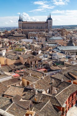 İspanya 'nın Toledo şehrinin ortaçağ merkezinin panoramik görüntüsü