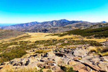 Avila 'daki The Great Lagoon ve The Circus of Gredos. İspanya.
