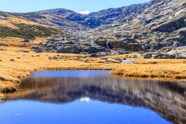 Avila 'daki The Great Lagoon ve The Circus of Gredos. İspanya.