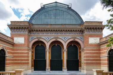 Madrid, İspanya - 23 Nisan 2014: Madrid 'deki Retiro Park Bahçeleri