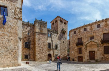 Caceres, İspanya - 01 Mayıs 2014: İspanya 'nın Caceres kentinin tarihi binalarının detayları