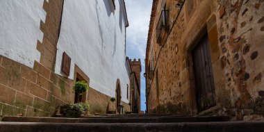 Caceres, İspanya - 01 Mayıs 2014: İspanya 'nın Caceres kentinin tarihi binalarının detayları