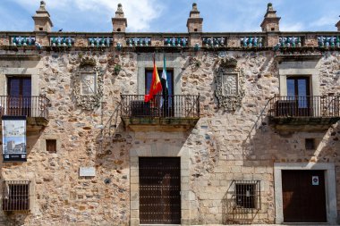 Caceres, İspanya - 01 Mayıs 2014: İspanya 'nın Caceres kentinin tarihi binalarının detayları