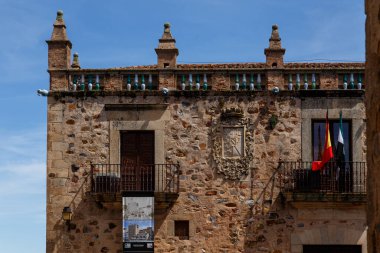 Caceres, İspanya - 01 Mayıs 2014: İspanya 'nın Caceres kentinin tarihi binalarının detayları