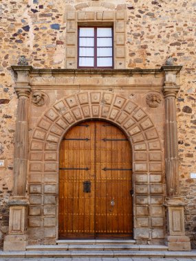 Caceres, İspanya - 01 Mayıs 2014: İspanya 'nın Caceres kentinin tarihi binalarının detayları