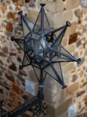 Caceres, İspanya - 01 Mayıs 2014: İspanya 'nın Caceres kentinin tarihi binalarının detayları