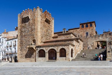 Caceres, İspanya - 01 Mayıs 2014: İspanya 'nın Caceres kentinin tarihi binalarının detayları