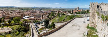 Trujillo, İspanya - 3 Mayıs 2014: Trujillo, İspanya şehir merkezinin tarihi binalarının detayları