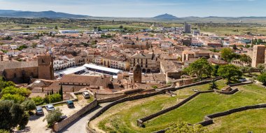 Trujillo, İspanya - 3 Mayıs 2014: Trujillo, İspanya şehir merkezinin tarihi binalarının detayları