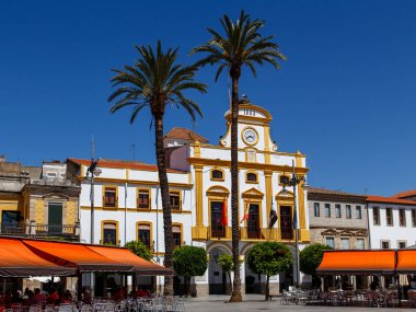 Merida, İspanya - 3 Mayıs 2014: İspanya 'nın Merida kentindeki belediye meydanı