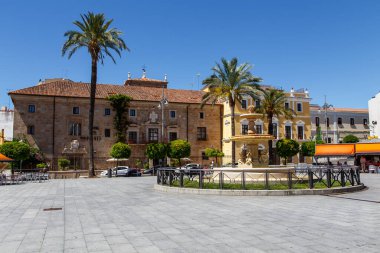 Merida, İspanya - 3 Mayıs 2014: İspanya 'nın Merida kentindeki belediye meydanı