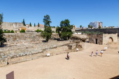 Merida, İspanya - 03 Mayıs 2014: Merida, İspanya 'da Roma harabeleri