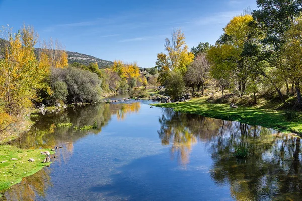 Pinilla rezervuarı, Sierra de Guadarrama Ulusal Parkı, Madrid, İspanya