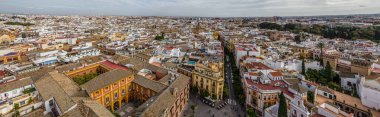 Seville, İspanya - 08 Kasım 2014: Seville, İspanya 'nın tarihi merkezi binaların manzarası