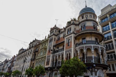 Seville, İspanya - 08 Kasım 2014: Seville, İspanya 'nın tarihi merkezi binaların manzarası