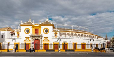 Seville, İspanya - 08 Kasım 2014: La Maestranza Bulmacası Seville, İspanya 'nın tarihi merkezinde