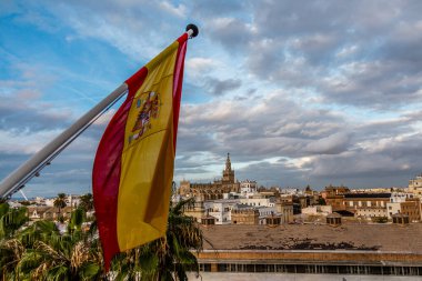 Seville, İspanya - 08 Kasım 2014: Seville, İspanya 'nın tarihi merkezi binaların manzarası