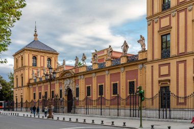 Seville, İspanya - 08 Kasım 2014: San Telmo Sarayı, Endülüs hükümetinin tarihi merkezi Seville, İspanya