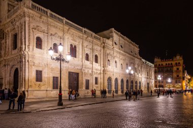Seville, İspanya - 08 Kasım 2014: Seville, İspanya 'nın tarihi merkezi binaların manzarası