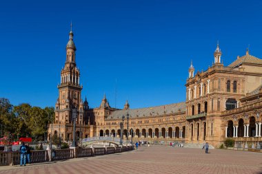 Seville, İspanya - 08 Kasım 2014: İspanya 'nın Seville şehrinin tarihi merkezinde kare İspanya