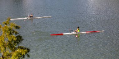 Seville, İspanya - 08 Kasım 2014: Seville, İspanya 'nın tarihi merkezinde Guadalquivir Nehri