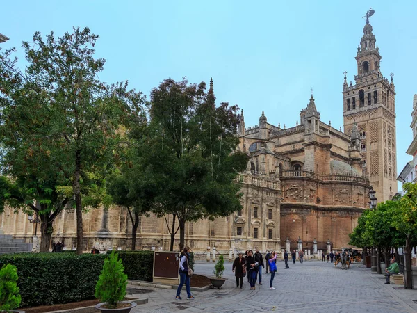 Seville, İspanya - 08 Kasım 2014: Seville, İspanya 'nın tarihi merkezi binaların manzarası