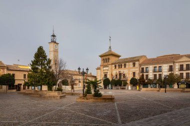 İspanya 'nın Toledo kentindeki Consuegra kasabasındaki binaların detayları.
