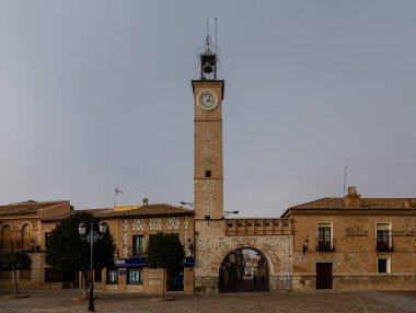 İspanya 'nın Toledo kentindeki Consuegra kasabasındaki binaların detayları.