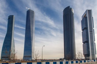 Madrid, İspanya - 13 Aralık 2013: Dört modern gökdelen, Cuatro Torres, Madrid, İspanya