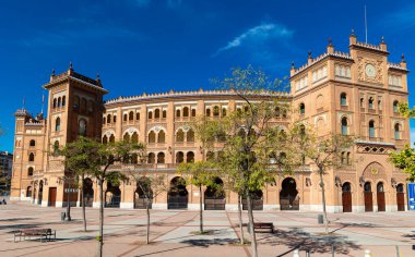 Madrid, İspanya - 18 Ağustos 2023: Las Ventas Bullring, İspanya 'nın Madrid kentindeki Guindalera semtinde bulunan bir Fas tarzı bina..