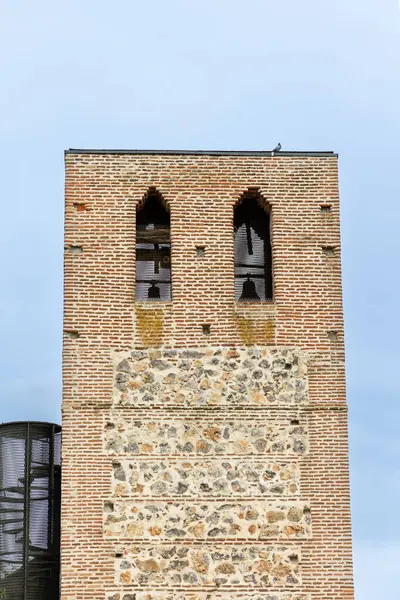 Madrid, İspanya - 17 Eylül 2023: İspanya 'nın Madrid kentinde Santa Maria la Antigua adlı ortaçağ kırsal kilisesi