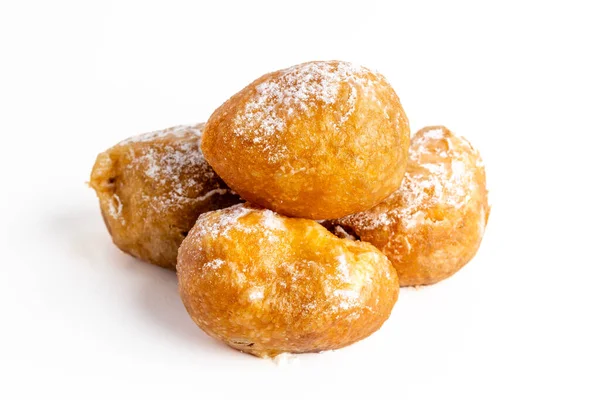 Buelos de viento tabağı krema ve trüf mantarlı. İspanya 'da azizler gününün tipik tatlısıdır.