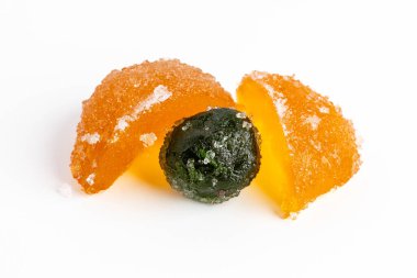 Noel tatlılarında tipik meyveler şekerli meyve olarak adlandırılır.