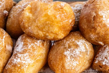 İspanya 'da azizler gününün tipik tatlısıdır.