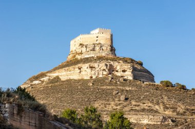 Curiel de Duero, İspanya - 12 Ekim 2023: İspanya 'nın Valladolid eyaletindeki Curiel de Duero kasabasındaki ortaçağ şatosunun farklı görüşleri
