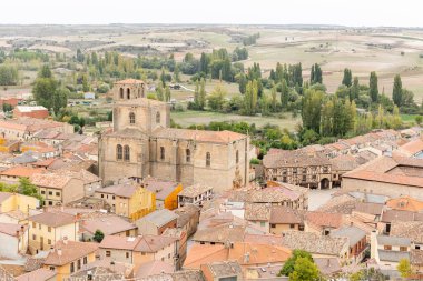 Penaranda de Duero, İspanya - 13 Ekim 2023: İspanya 'nın Burgos eyaletindeki Penaranda de Duero kentinin ana meydanı ve ortaçağ tarihi merkezi